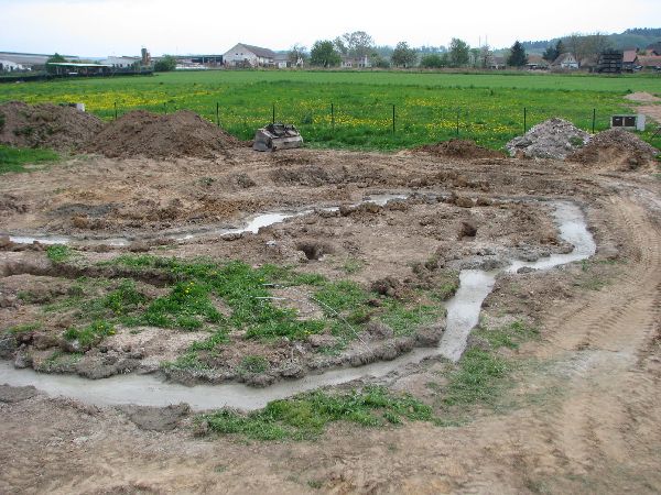 betonování základů.jpg