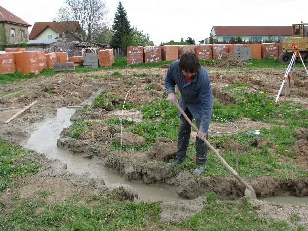 vylévání základů.jpg